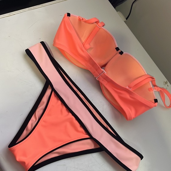 Gorgeous color block Brazilian a cut bikini - Picture 4 of 6